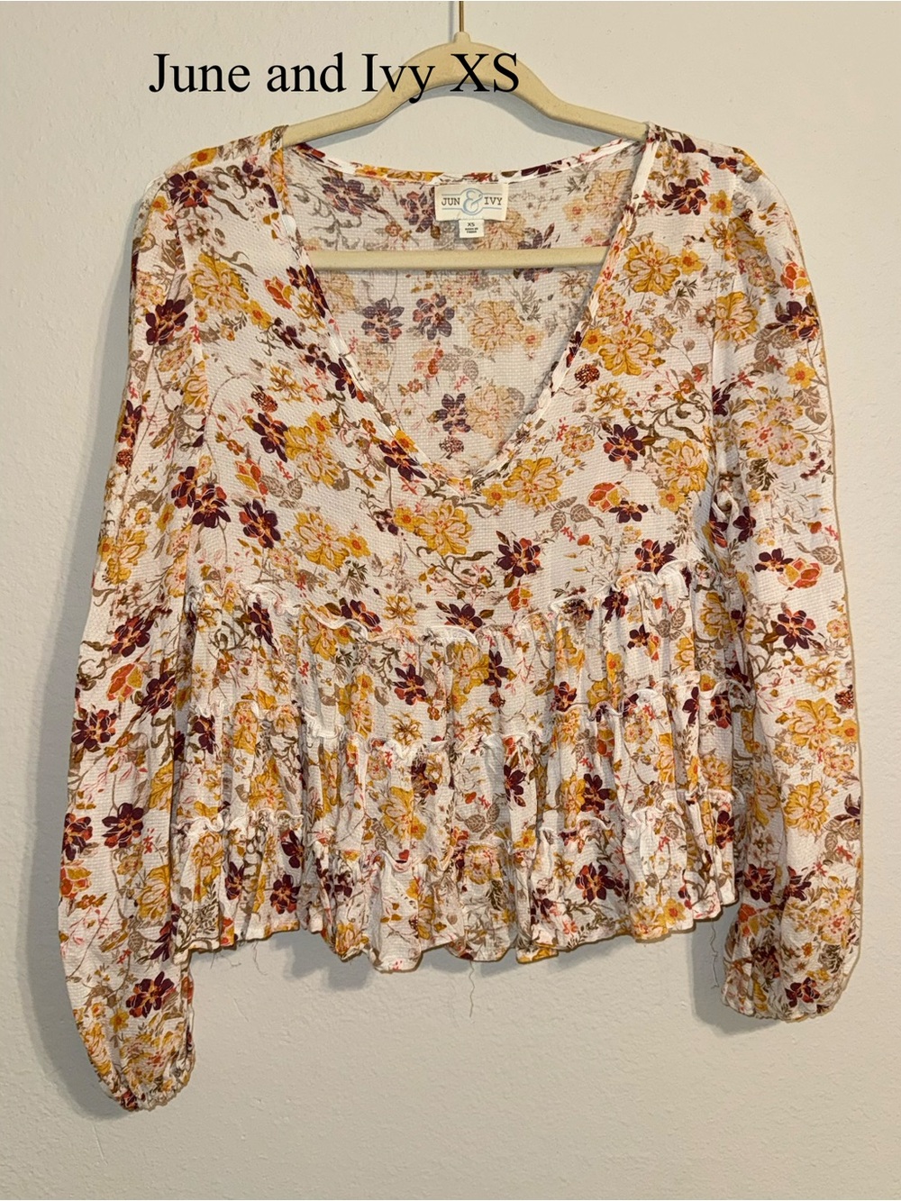 June & Ivy White Floral V-Neck Peplum Blouse